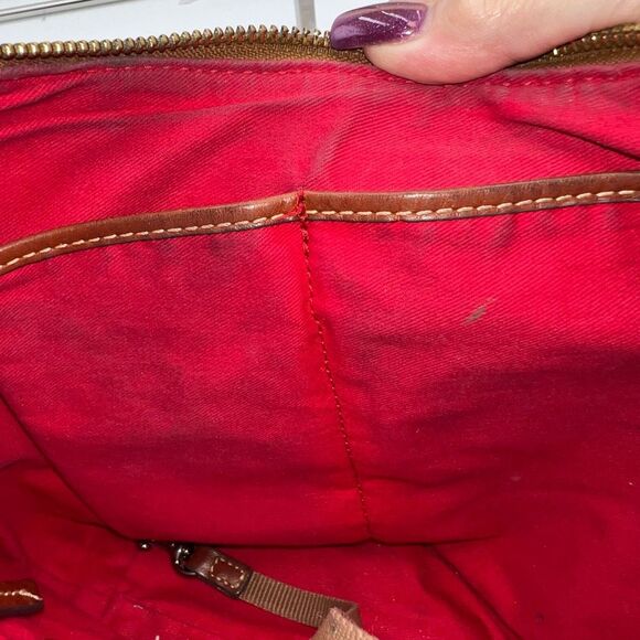 Dooney & Bourke Pebble Grain Zipper Pocket Sac with matching Wallet - Picture 13 of 16